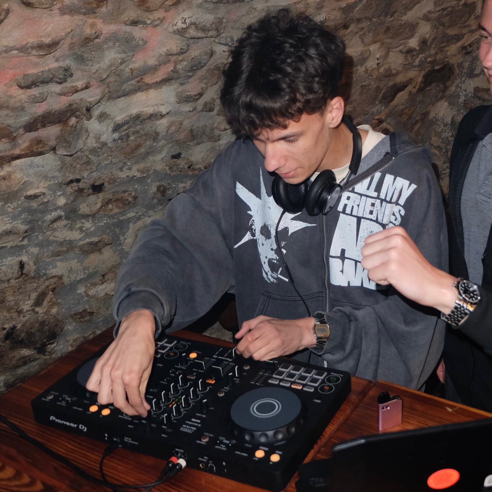 DJ ShakeH