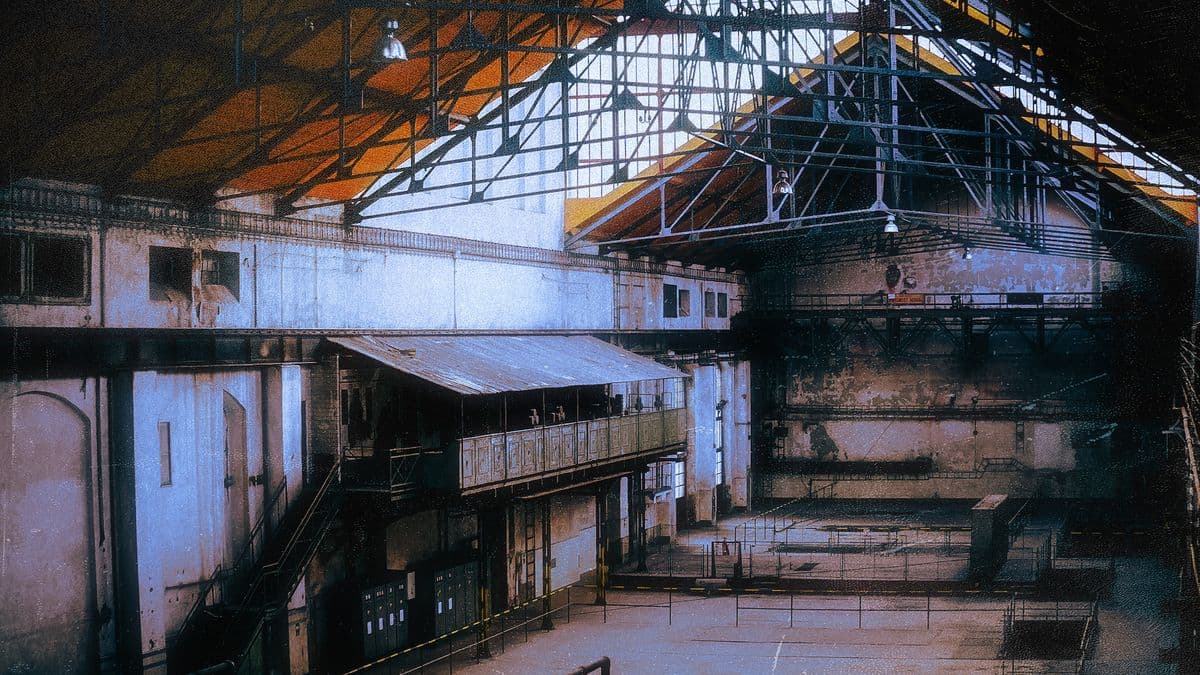 KOMIKS WAREHOUSE RAVE w/ Chlär