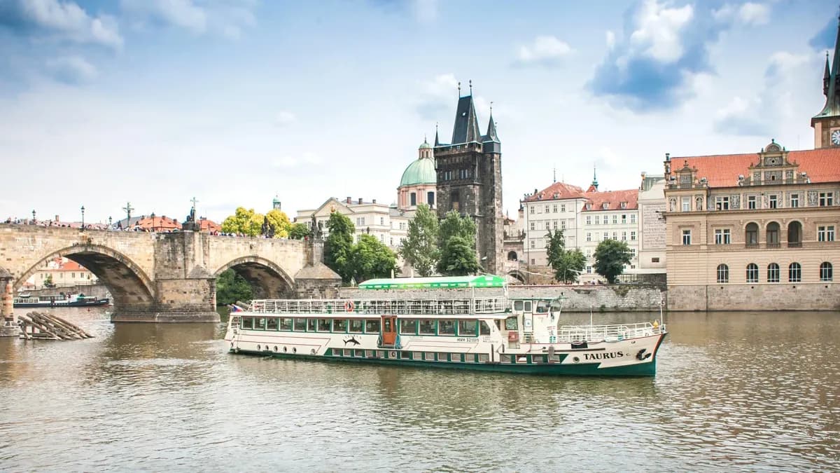 2hod. plavba po Vltavě s rautem